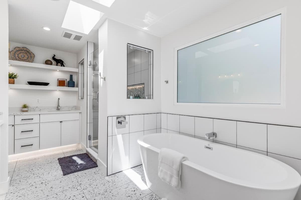 Newly Built Heated Pool Freshly Renovated Hébergement de vacances